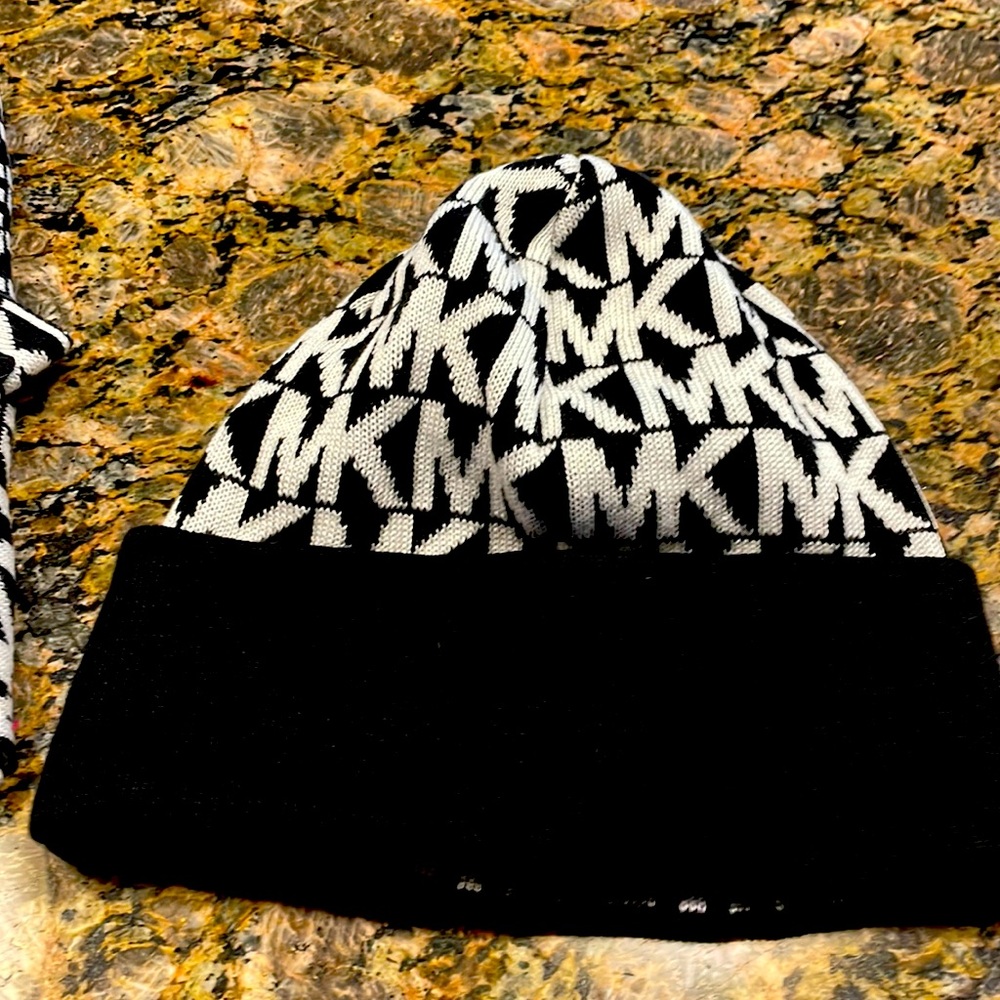 Michael Kors Scarf & Hat